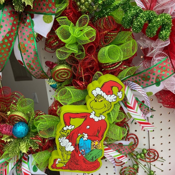Grinch Wreath - Picture 2 of 4
